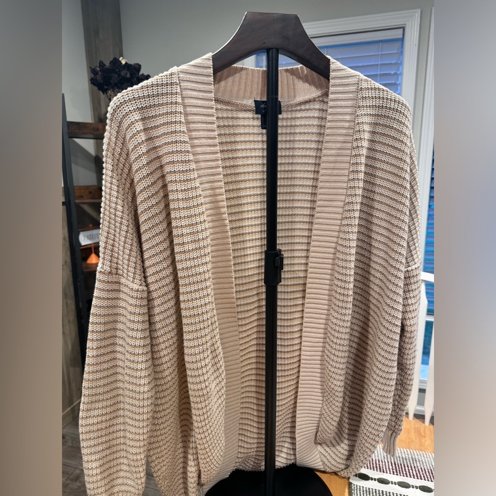Women’s Cardigan - Picture 4 of 9